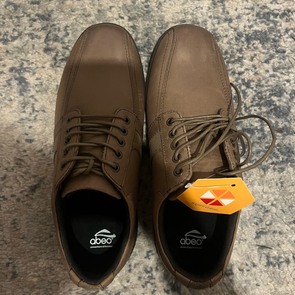 Men’s tan dress shoes